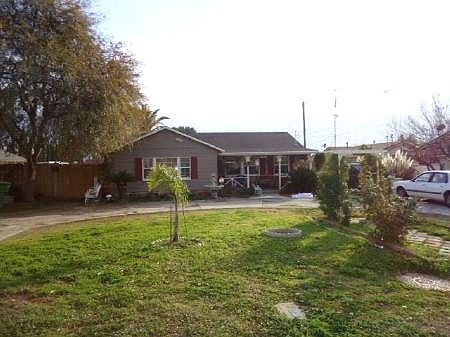 1st image of 461 W Avenue L