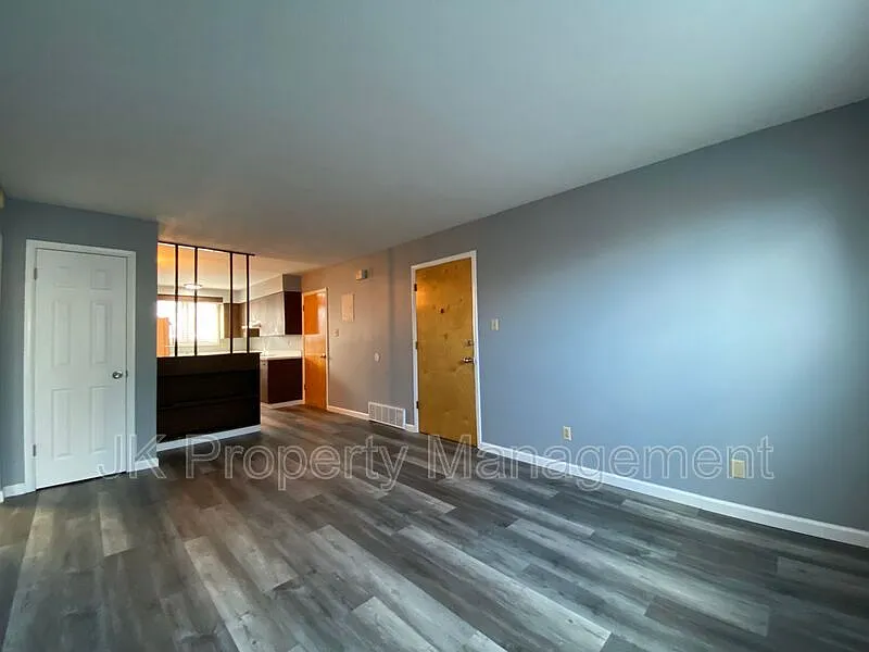 2 bed, 1.0 bath, $1,065 — Photo 4