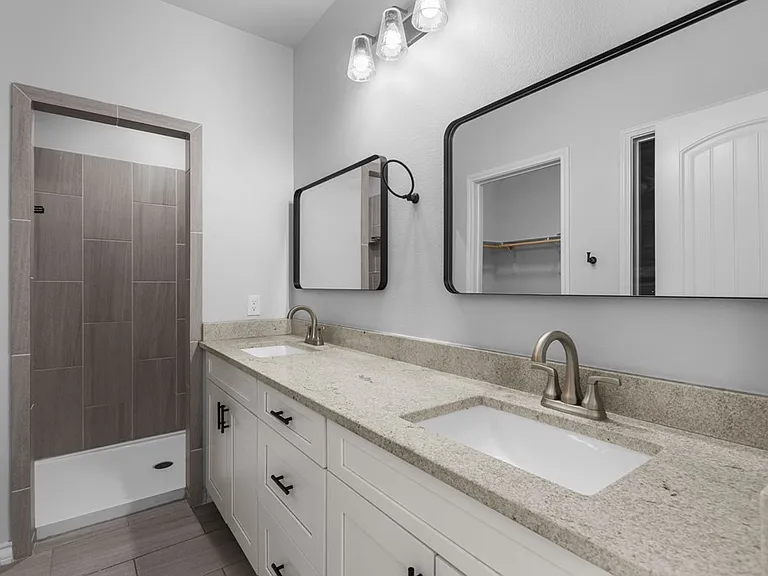 1003 Bromegrass St — Photo 9