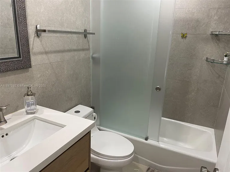 5002 Sheridan St — Photo 11