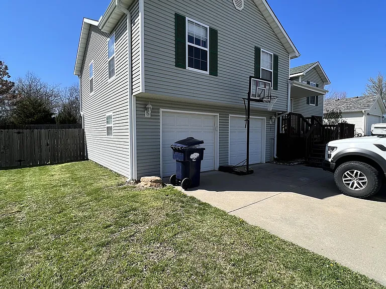 568 SE 115th Rd — Photo 2