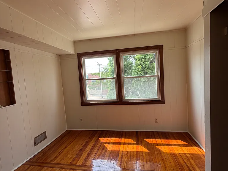 7547 22nd Ave — Photo 3