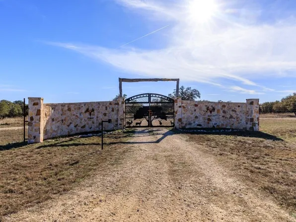 3681 K2 Rd, Mountain Home, TX 78058