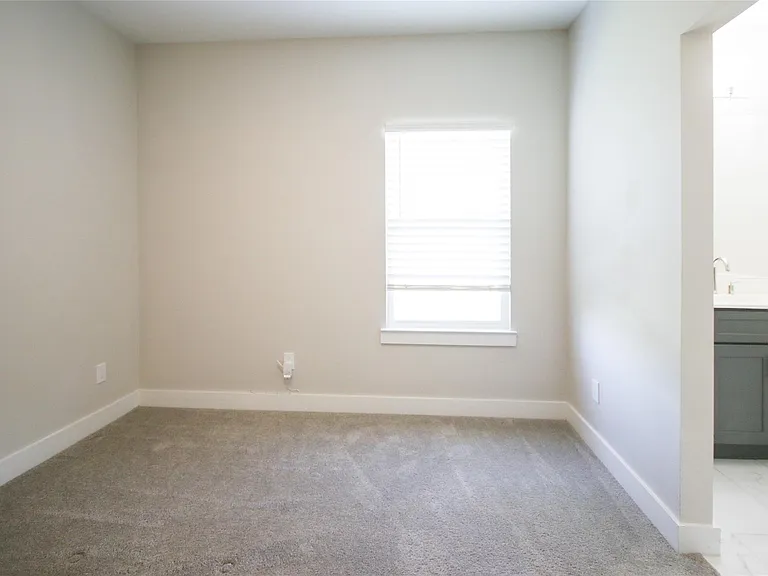 5113 Hershe St #B — Photo 16
