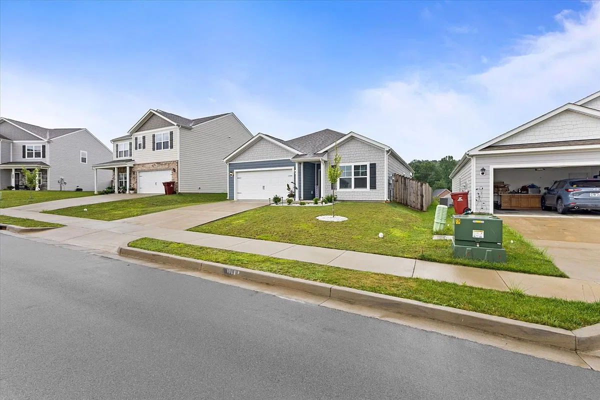 3 bed, 1618 sqft, $2,800 — Photo 3