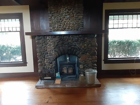 5th image of 740 S Summit Ave