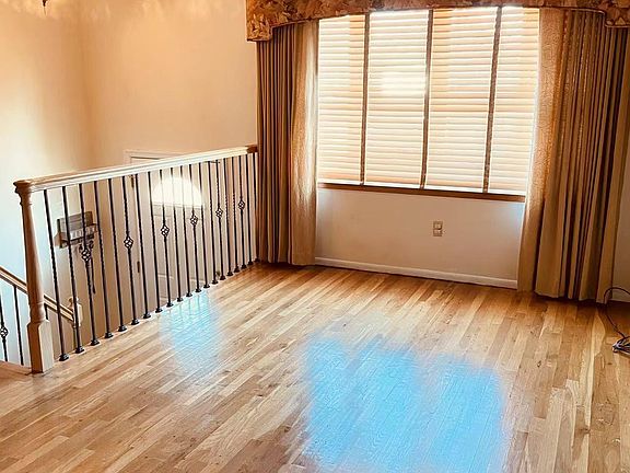 3rd image of 62 Dorothea Pl