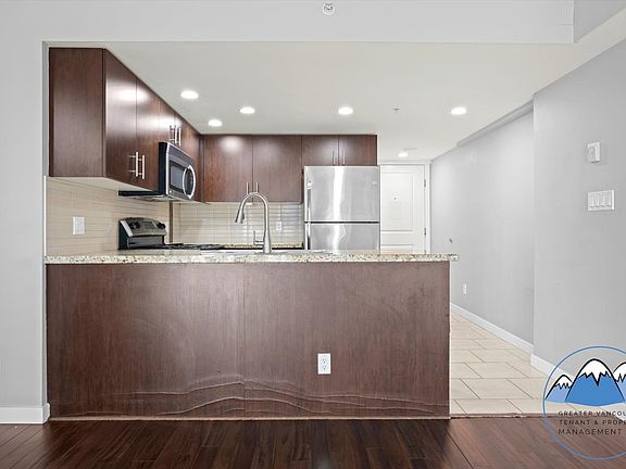 5th image of 200 Keary St