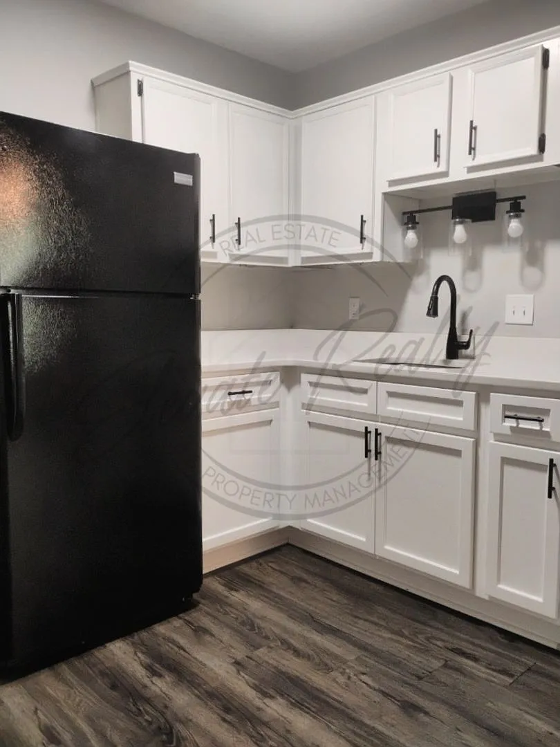 Free First Month: Second Floor One Bedroom Updated Apartment With Laundry Hook Ups! — Photo 2