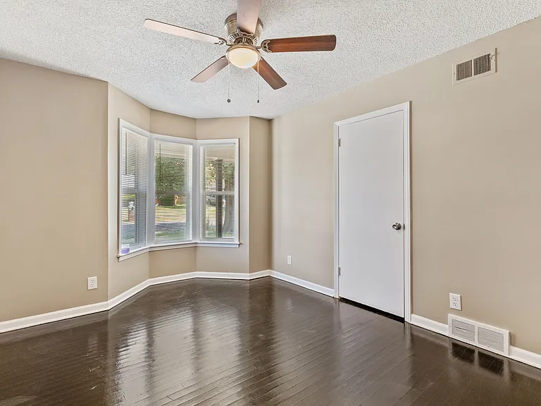 1689 Clementine Rd — Photo 12