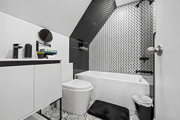 Rented by Aron Fried, LREB | media 16