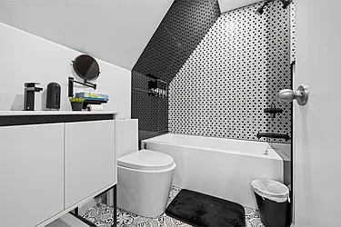 Rented by Aron Fried, LREB