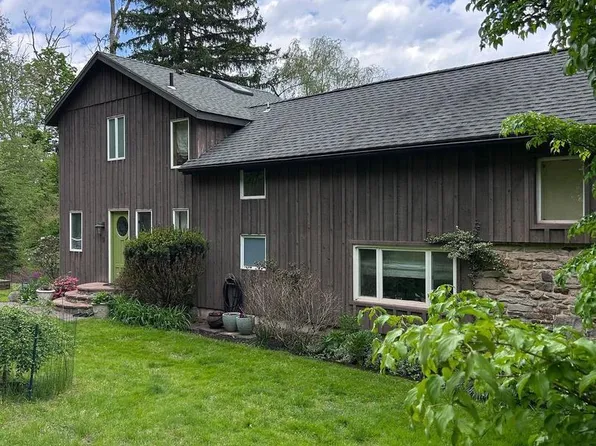 4 Cross Creek Ln, Erwinna, PA 18920