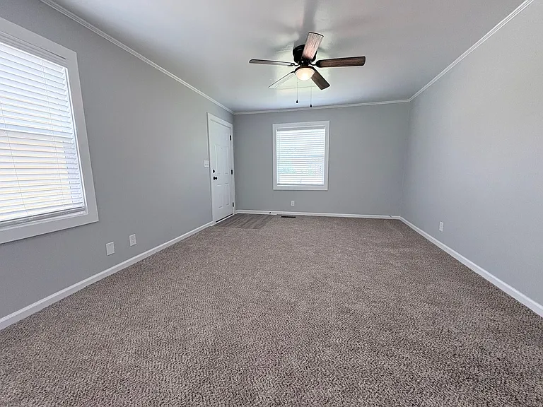 2624 Philip St — Photo 32