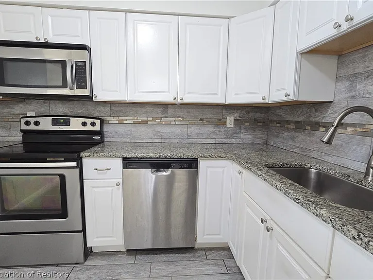 1552 Cedarbrook St — Photo 7