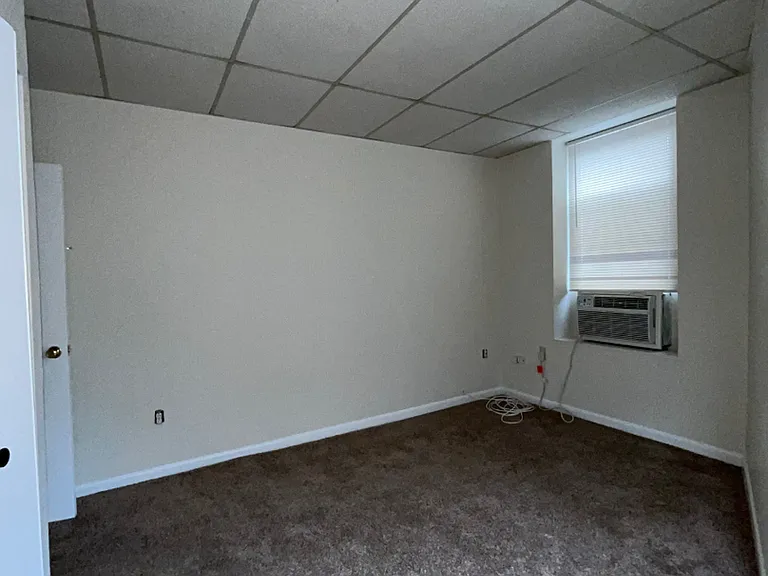 Morris Apartments — Photo 23