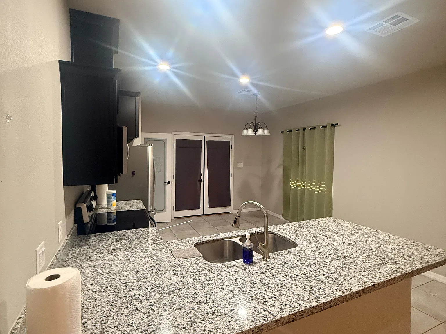 3 bed, 1205 sqft, $1,600 — Photo 2