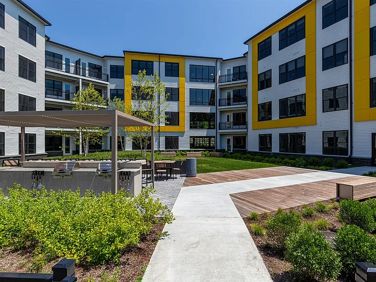 Parkway Apartments — Photo 7