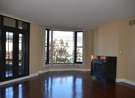 3rd image of 500 W Harbor Dr Unit 403