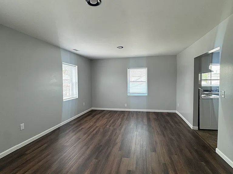 112 S Virginia St #A — Photo 8