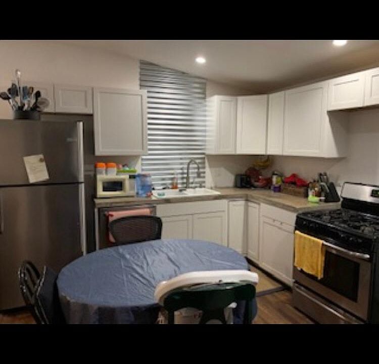 2nd image of 919 Hillcrest Ave