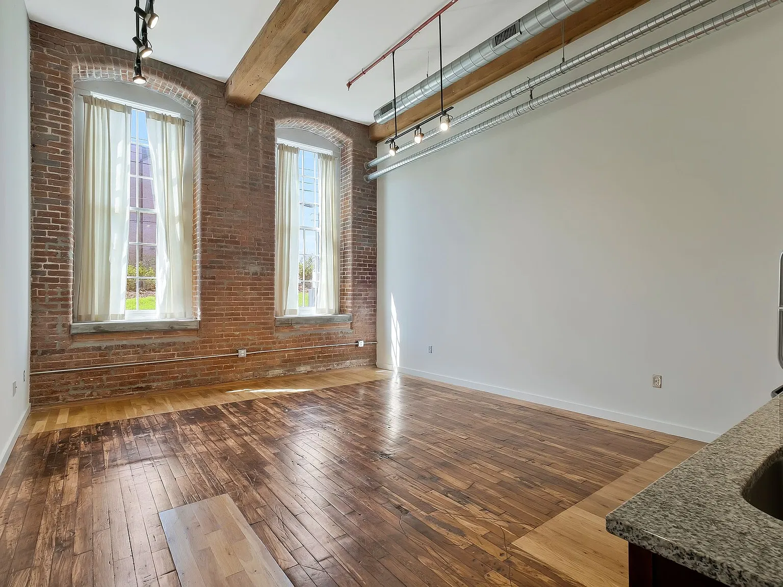 1 bed, 675 sqft, $2,150 — Photo 2