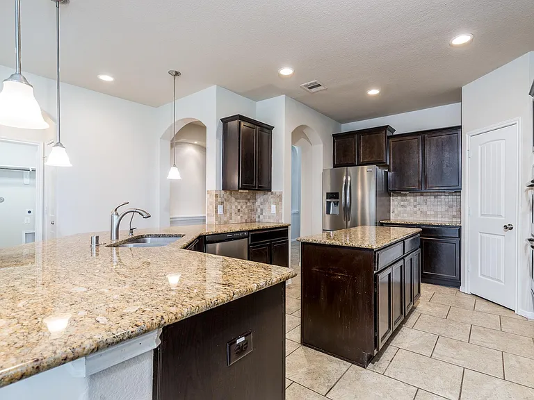 22918 Caverly Ln — Photo 7