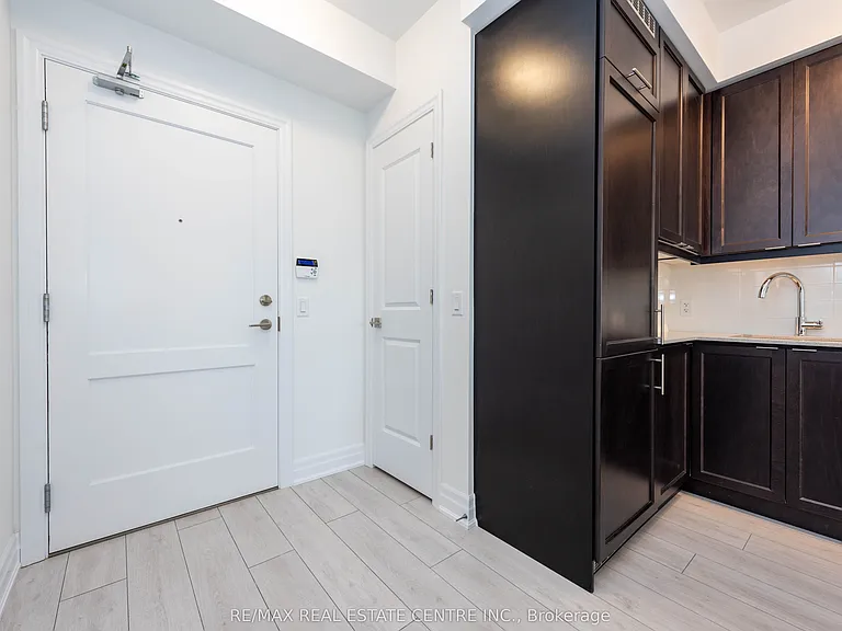 30 Elm Dr W #601 — Photo 2