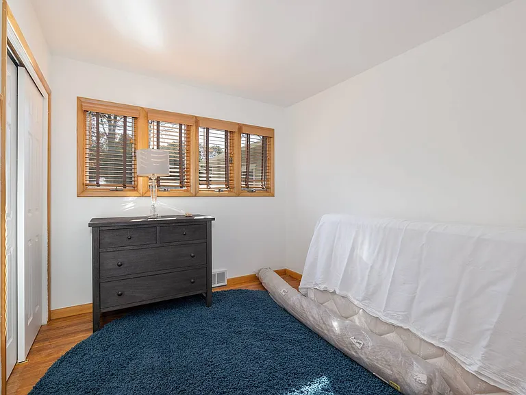 8 Susan St — Photo 12