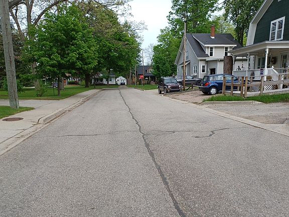 5th image of 250 Grove Ave