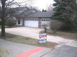 2787 W Auburn Rd, Rochester Hills, MI 48309