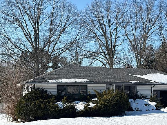 3rd image of 616 Youngstown Warren Rd