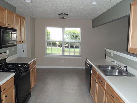 4th image of 530 Kensington Park Dr
