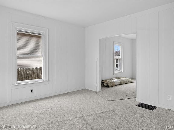 5th image of 812 Bacon St
