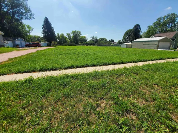 1401 Marble St, Onawa, IA 51040
