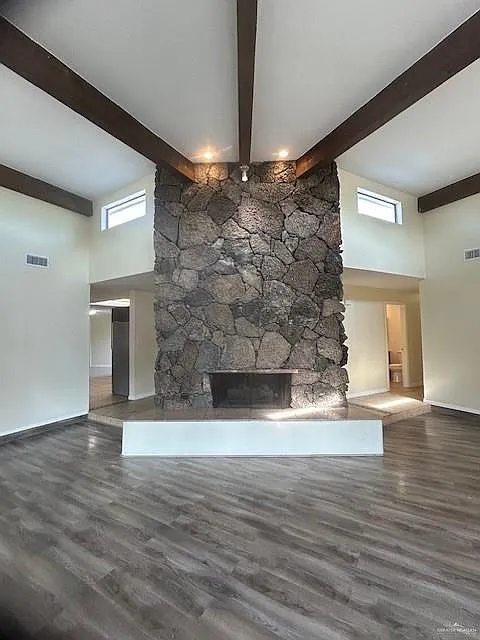 6 bed, 4.0 bath, 3089 sqft, $2,200 — Photo 3