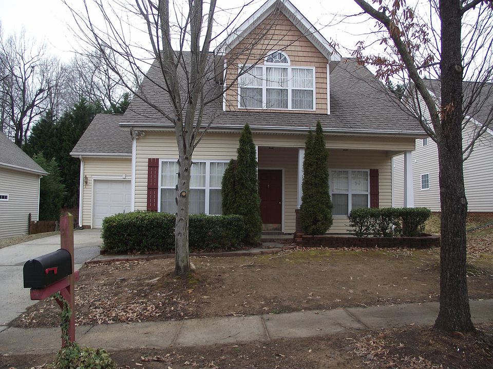 Front of Home 1 car garage