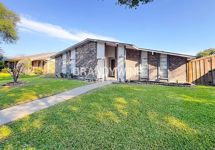 4426 Mint Dr — Photo 2