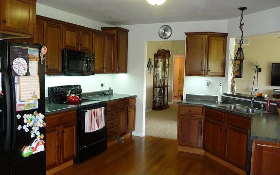 3rd image of 219 Ash Park Dr