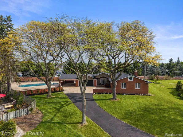 6739 White Pine Ct, Bloomfield Hills, MI 48301
