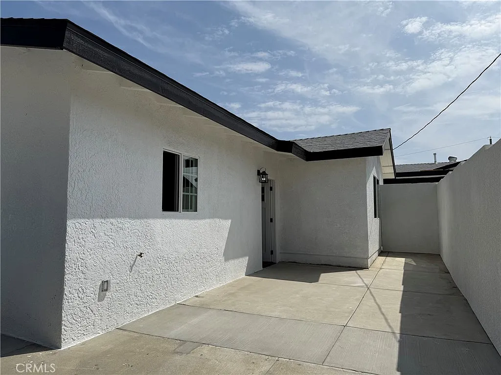 2 bed, 920 sqft, $2,800 — Photo 1