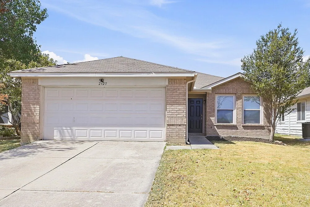 3 bed, 2.0 bath, 1477 sqft, $2,140 — Photo 1