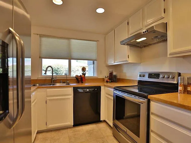 10213 Parish Pl — Photo 6