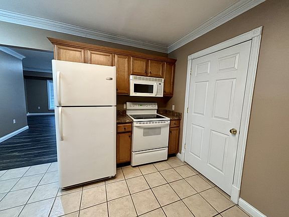 5th image of 77 Margaret Rose Ln #1