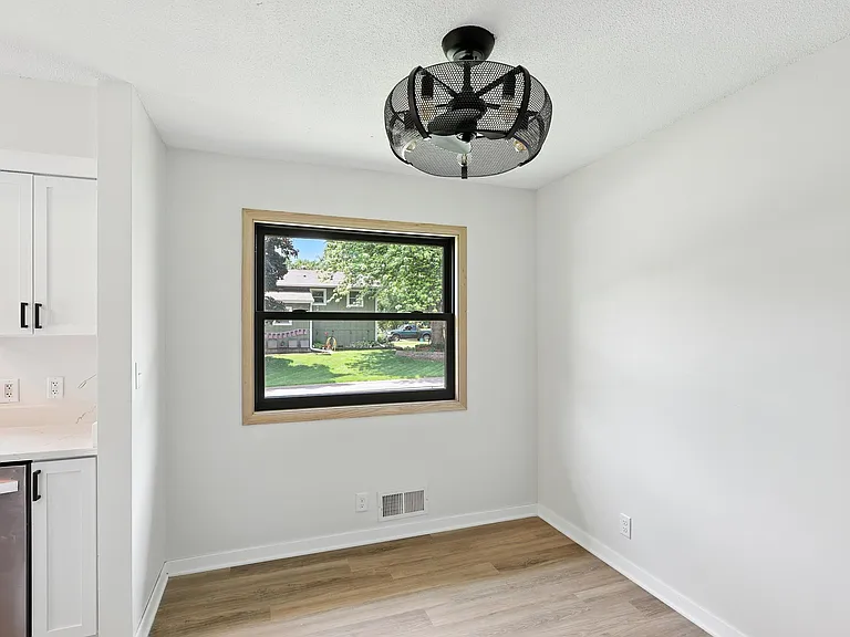 400 5th Ave — Photo 14