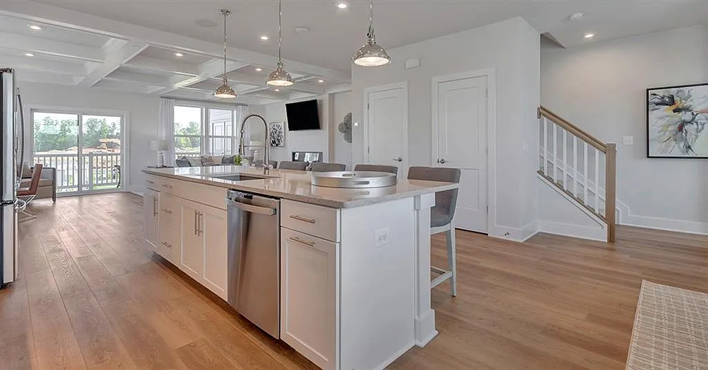 3 bed, 2.5 bath, 2473 sqft, $2,600 — Photo 1
