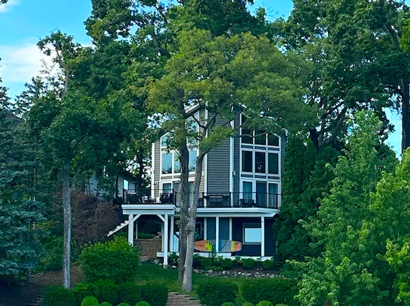 383 Holiday Dr, Somonauk, IL 60552