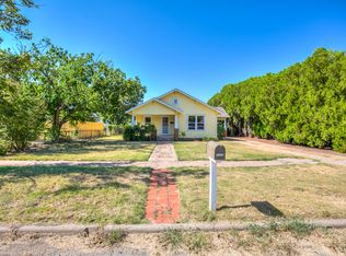 1305 N 8th St, Ballinger, TX 76821