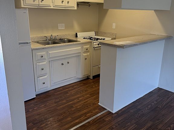 3rd image of 901 Palmbrook Dr APT 18