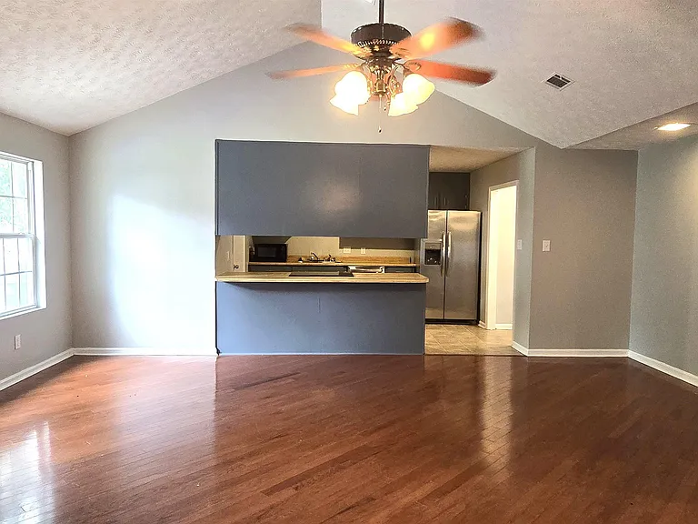 102 Buckskin Dr — Photo 6